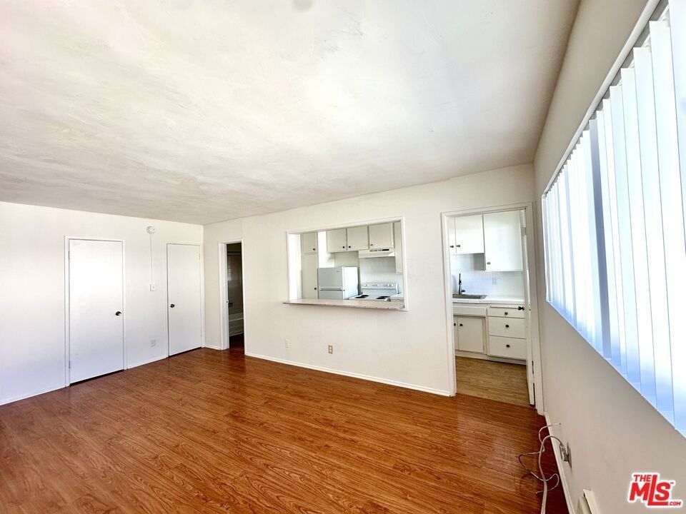 5853 Gregory Avenue - Photo 4