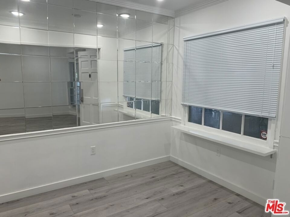 212 S Lasky Drive - Photo 6