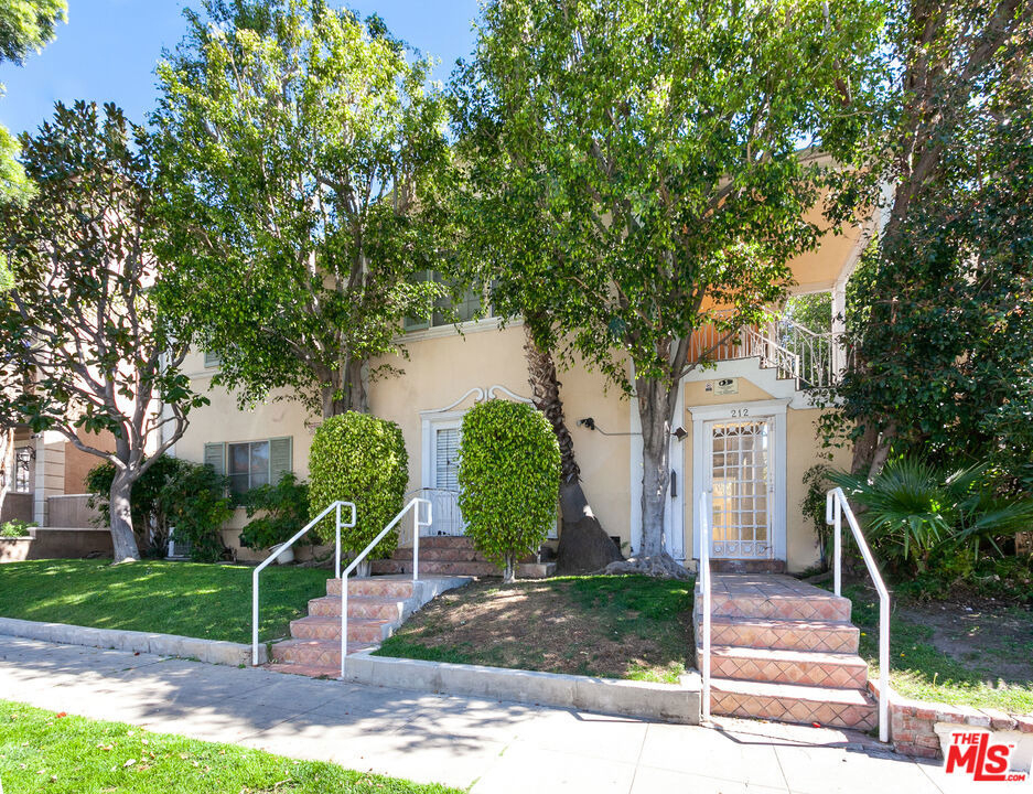 212 S Lasky Drive - Photo 0