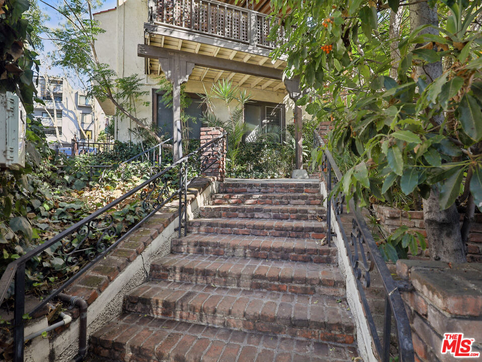 1924 N Las Palmas Avenue - Photo 22