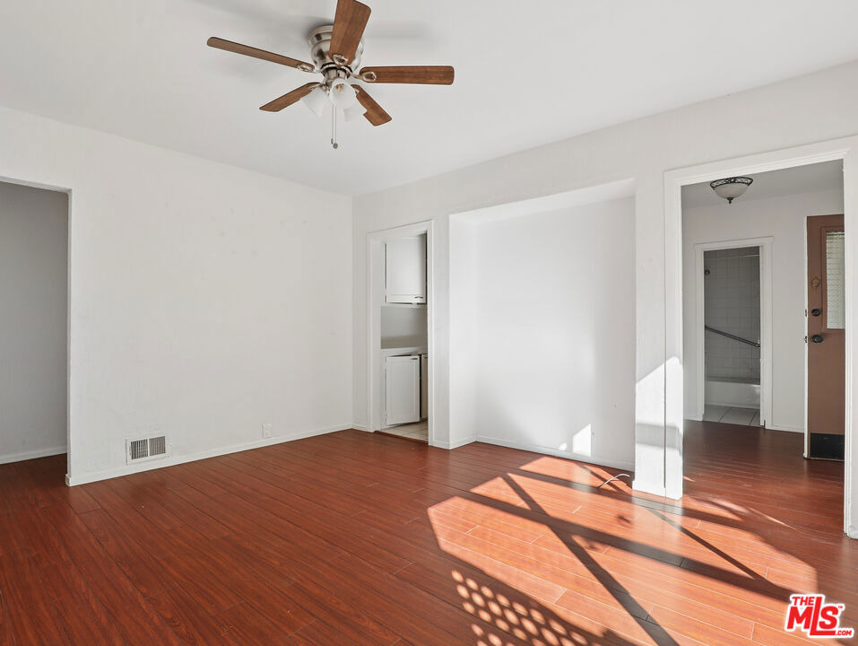 1924 N Las Palmas Avenue - Photo 2