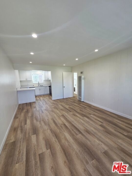 1419 Stanford St - Photo 2