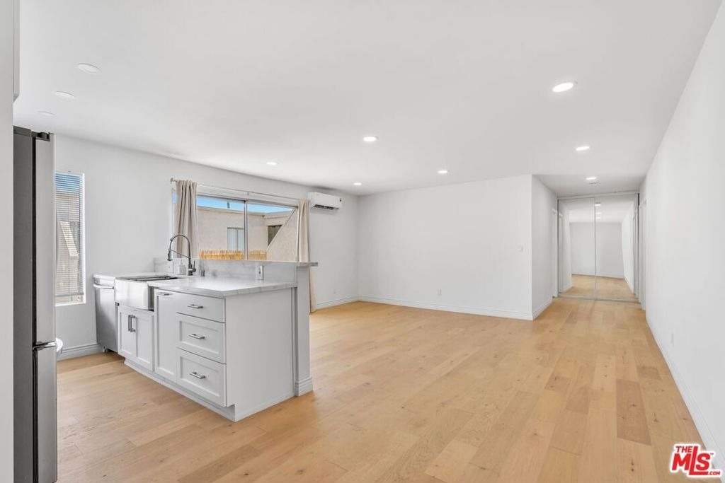 409 Burchett Street - Photo 0