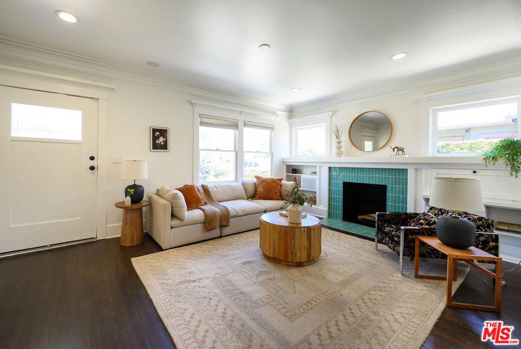2238 W 28th Street - Photo 2