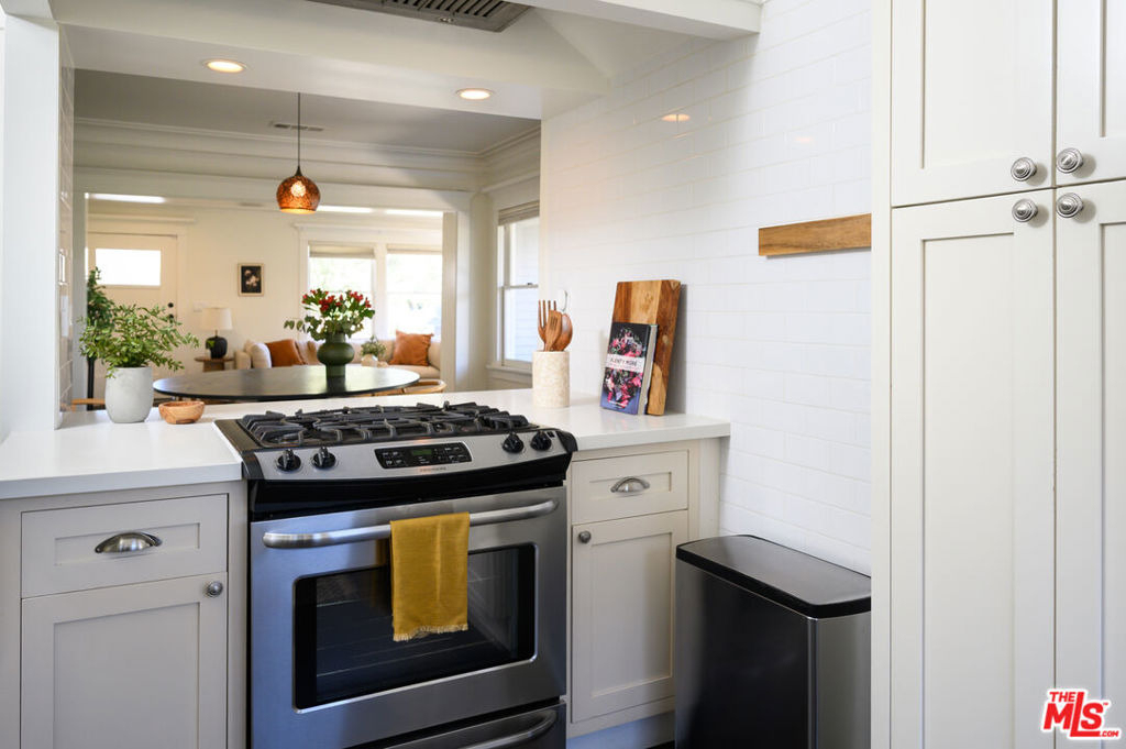 2238 W 28th Street - Photo 10