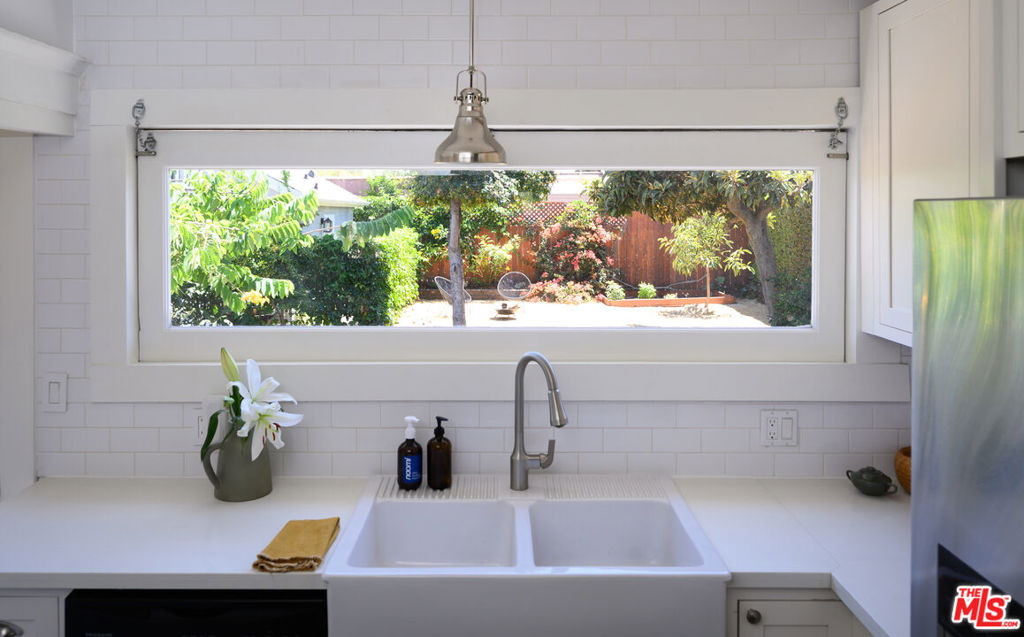 2238 W 28th Street - Photo 11