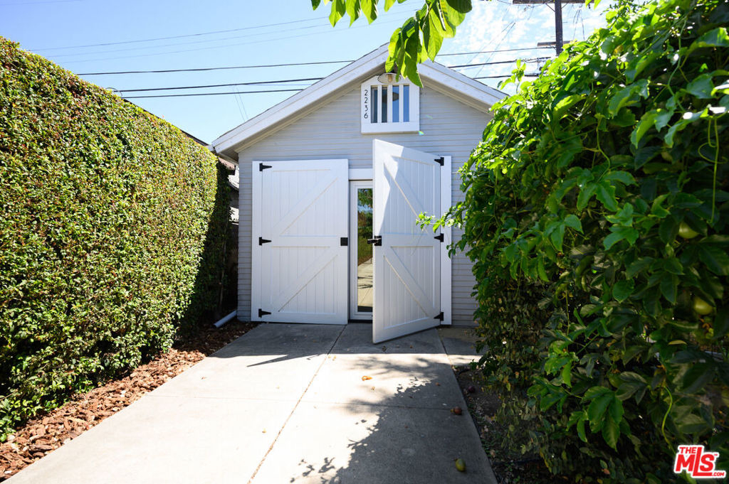 2238 W 28th Street - Photo 33