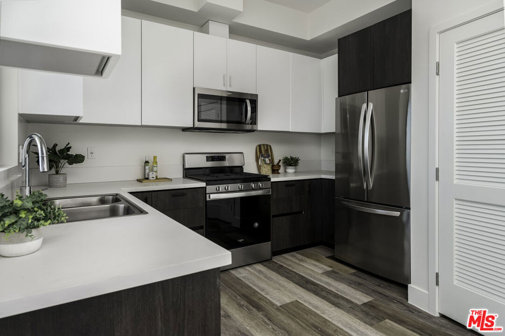 2465 Purdue Avenue - Photo 8
