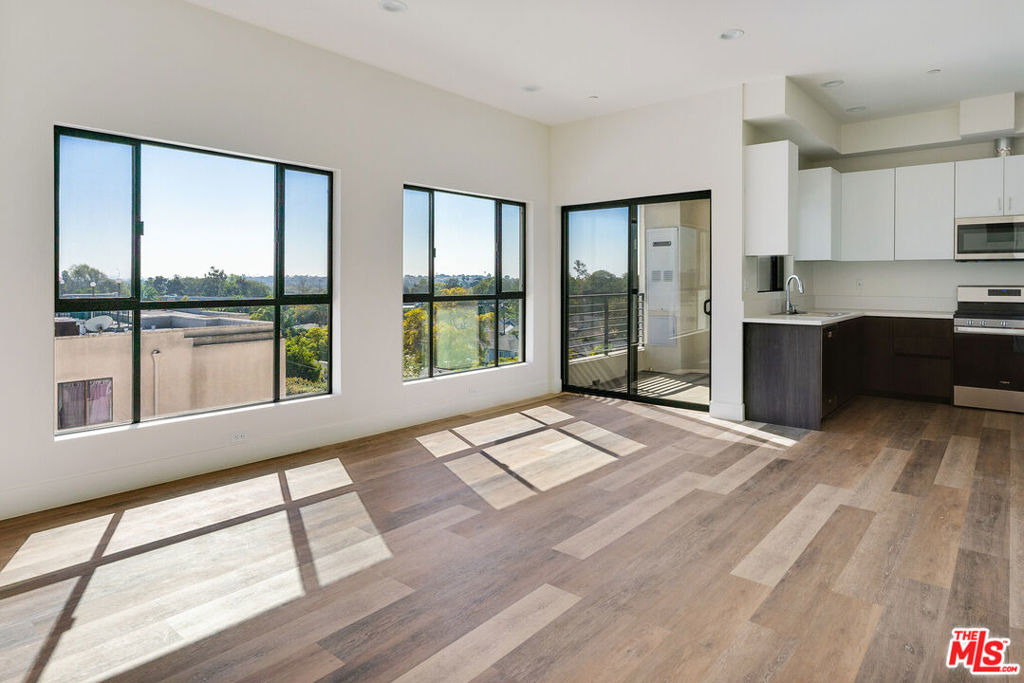 2465 Purdue Avenue - Photo 2