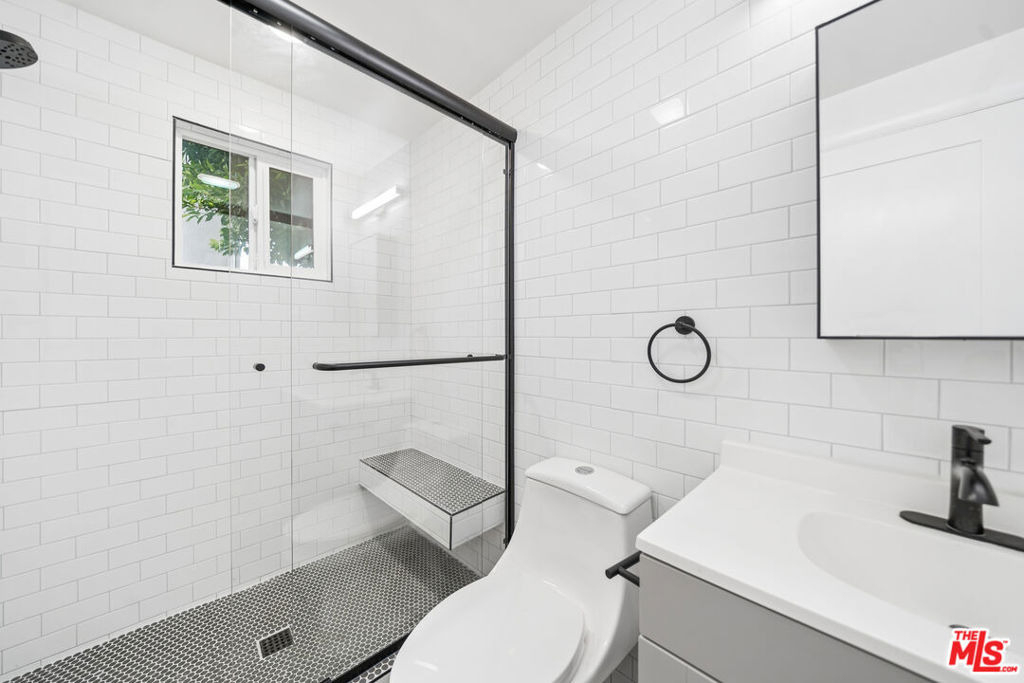 1027 N Gardner Street - Photo 7