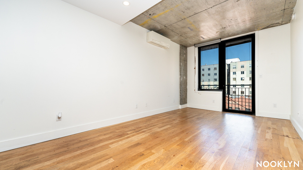 824 E New York Ave 11203 - Photo 14