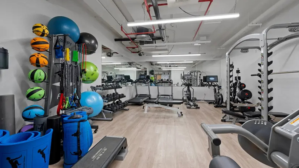 520 W 48th St - Photo 9