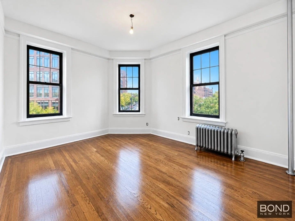 West 11th Street - Photo 4