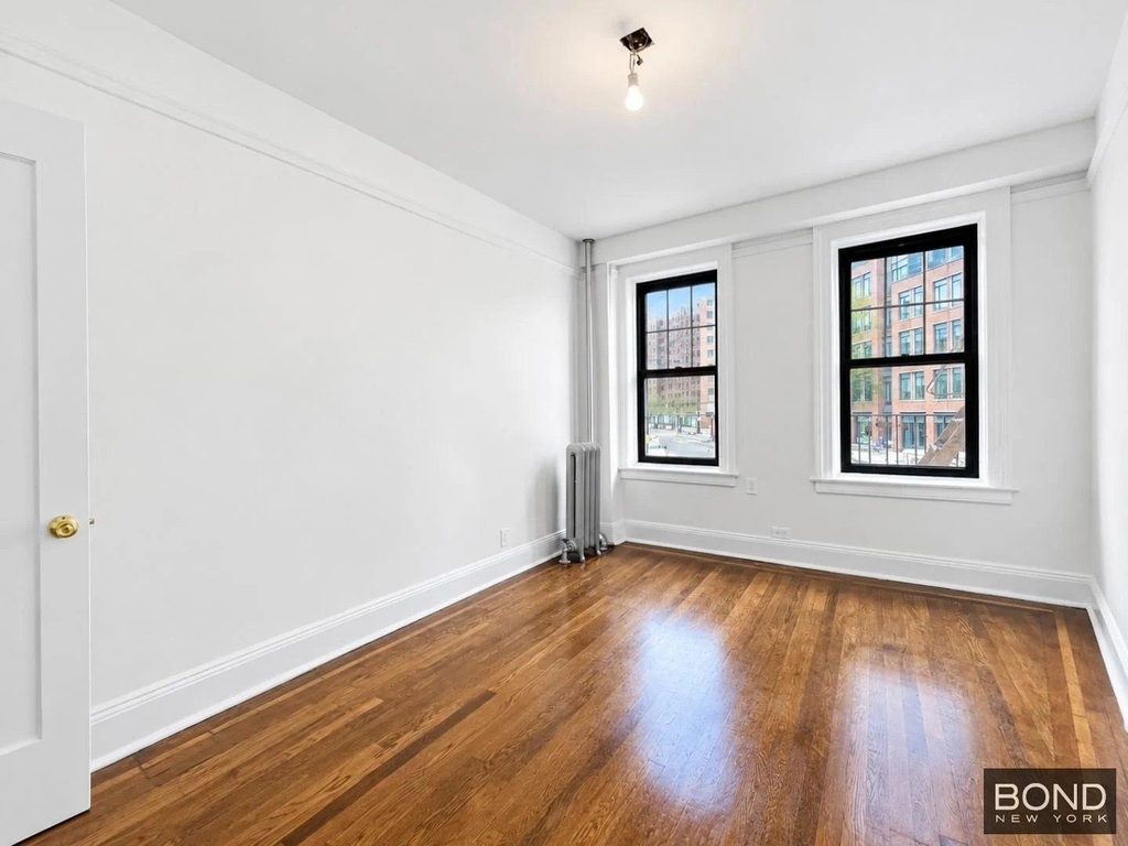 West 11th Street - Photo 6