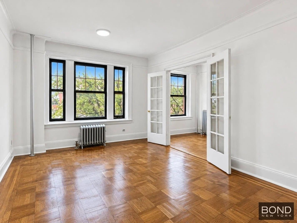 West 11th Street - Photo 0