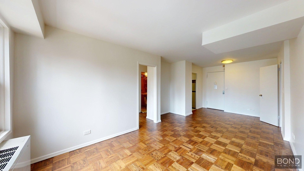 East 63rd Street - Photo 2