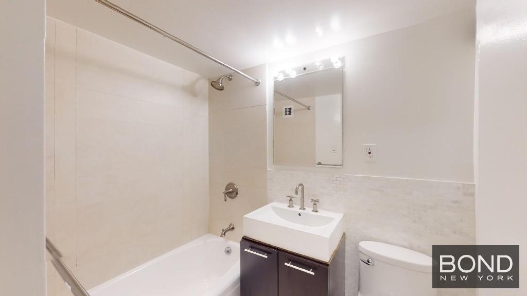 East 63rd Street - Photo 5