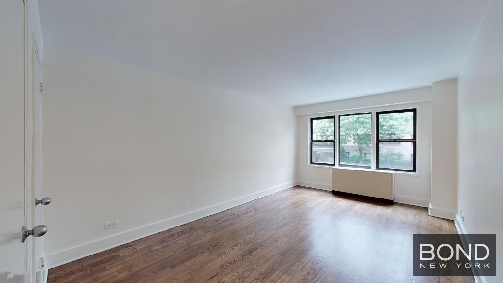 East 63rd Street - Photo 3