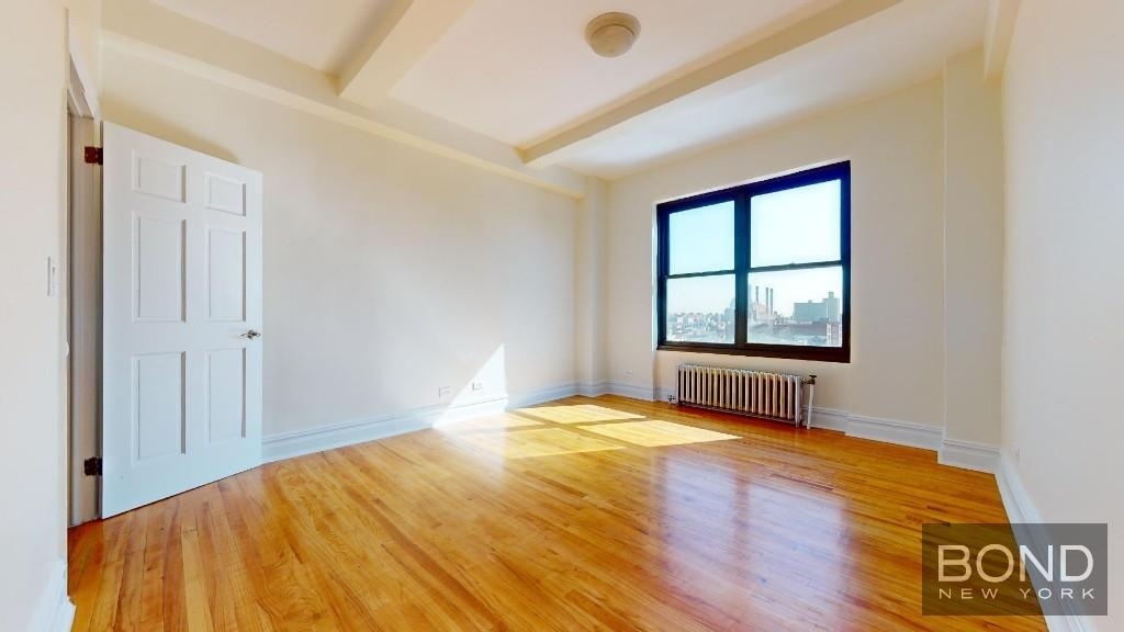 Second Avenue - Photo 1