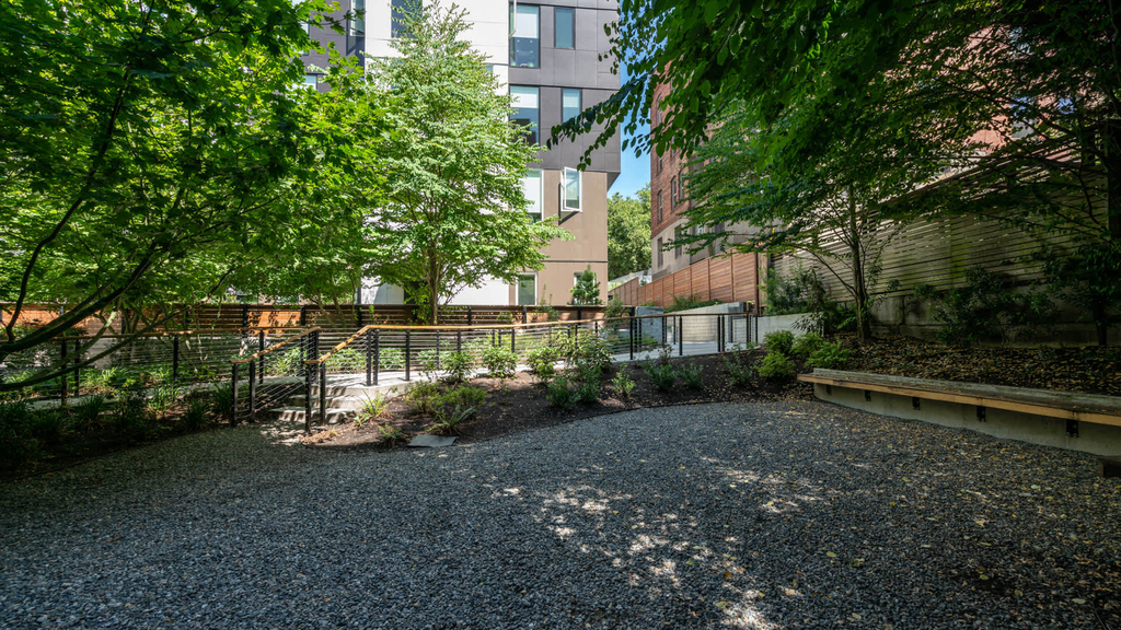 1401 East Madison Street - Photo 32