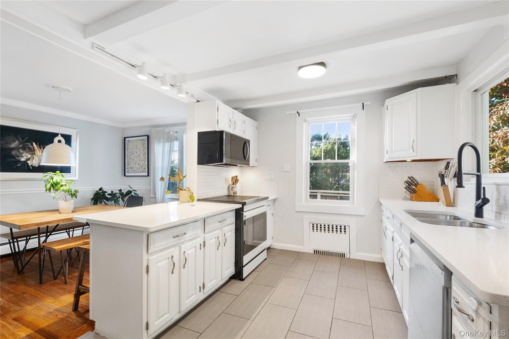 331 Stanley Avenue - Photo 3