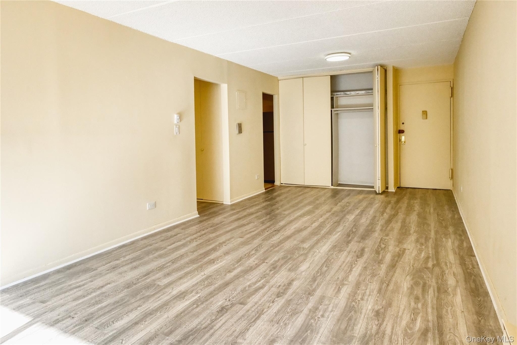 136-35 Maple Avenue - Photo 3