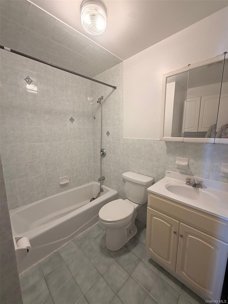 75-27 164th Street - Photo 4