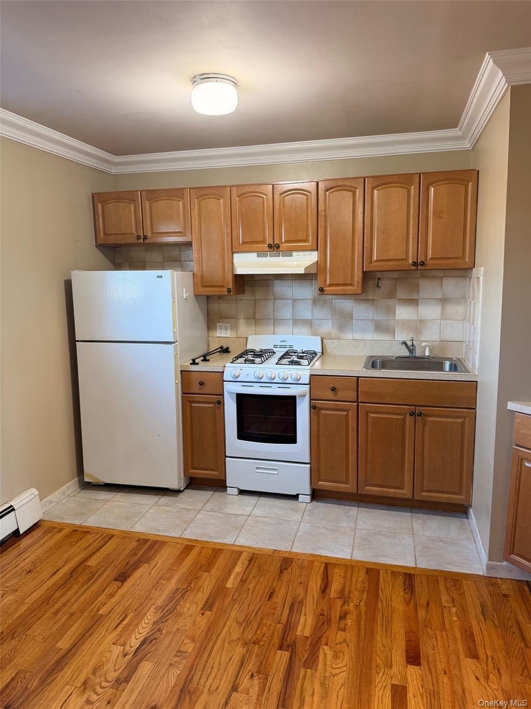 75-27 164th Street - Photo 2