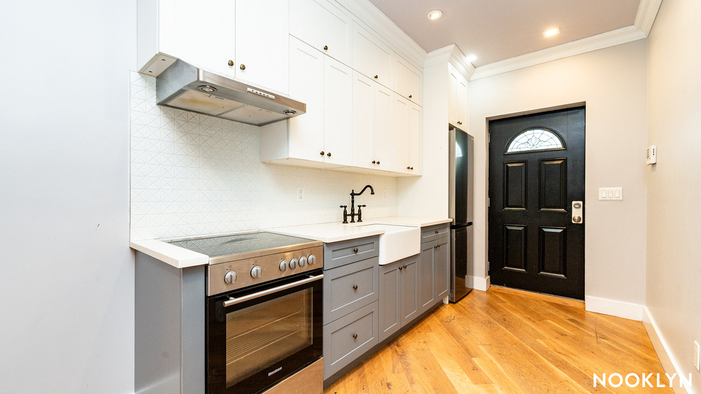 137 21st St  11232 - Photo 6