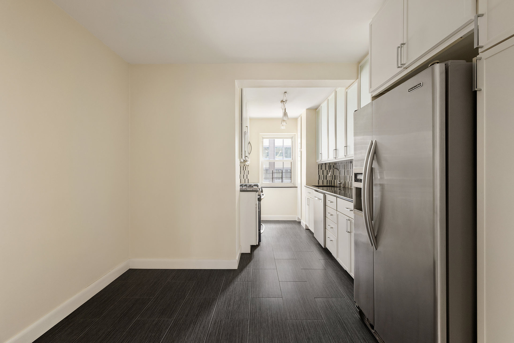 345 E 56th Street - Photo 7