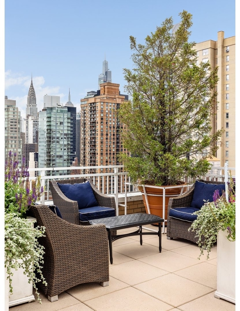 345 E 56th Street - Photo 18