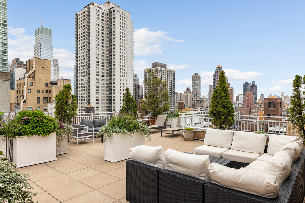 345 E 56th Street - Photo 17