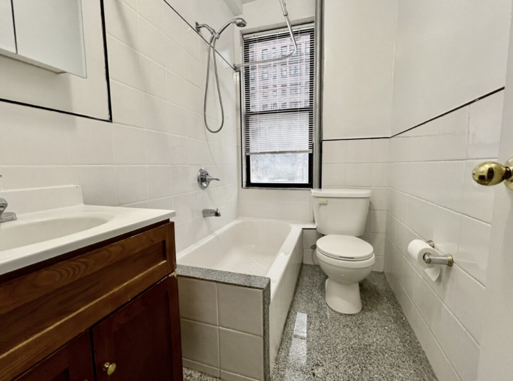 155 E 52nd Street - Photo 2
