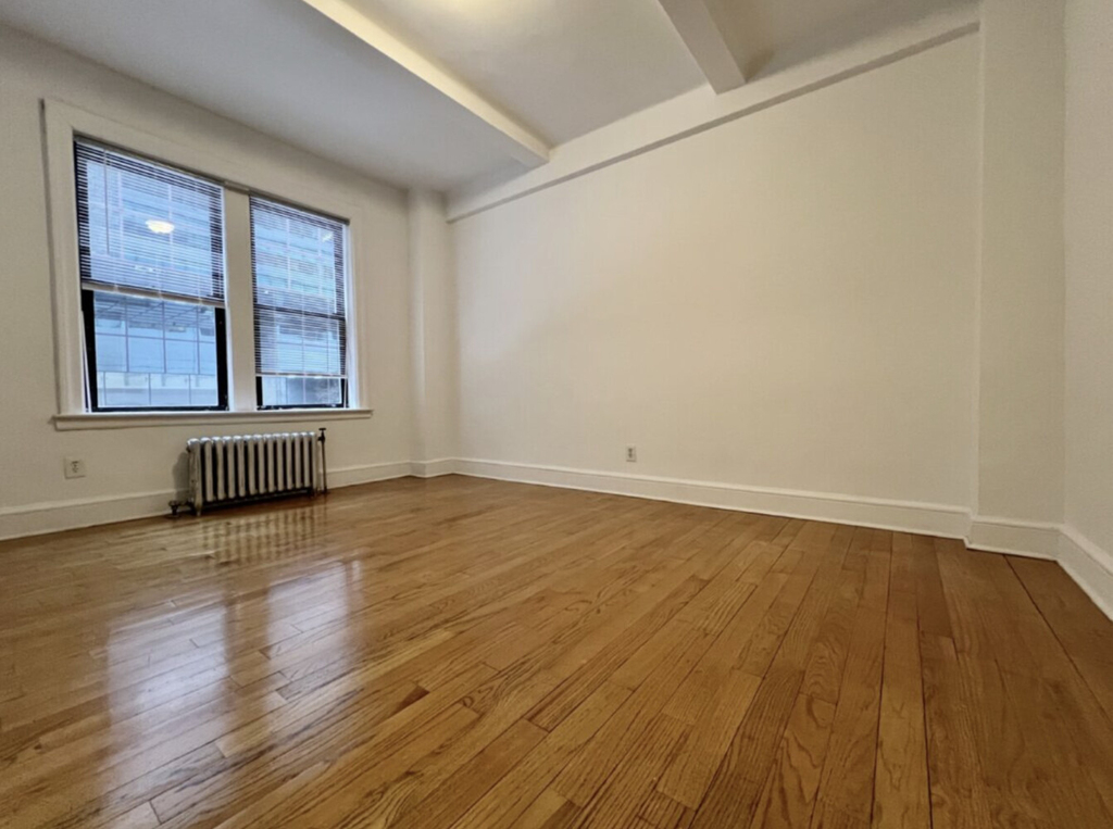 155 E 52nd Street - Photo 1