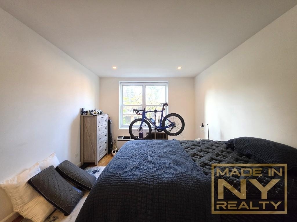 320 W 30th Street - Photo 5