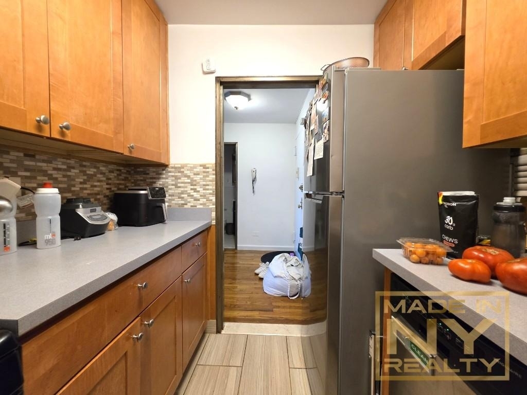 320 W 30th Street - Photo 1