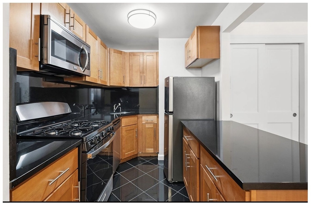 4 W 104th Street - Photo 2