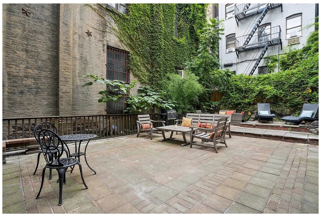 417 W 46th Street - Photo 3