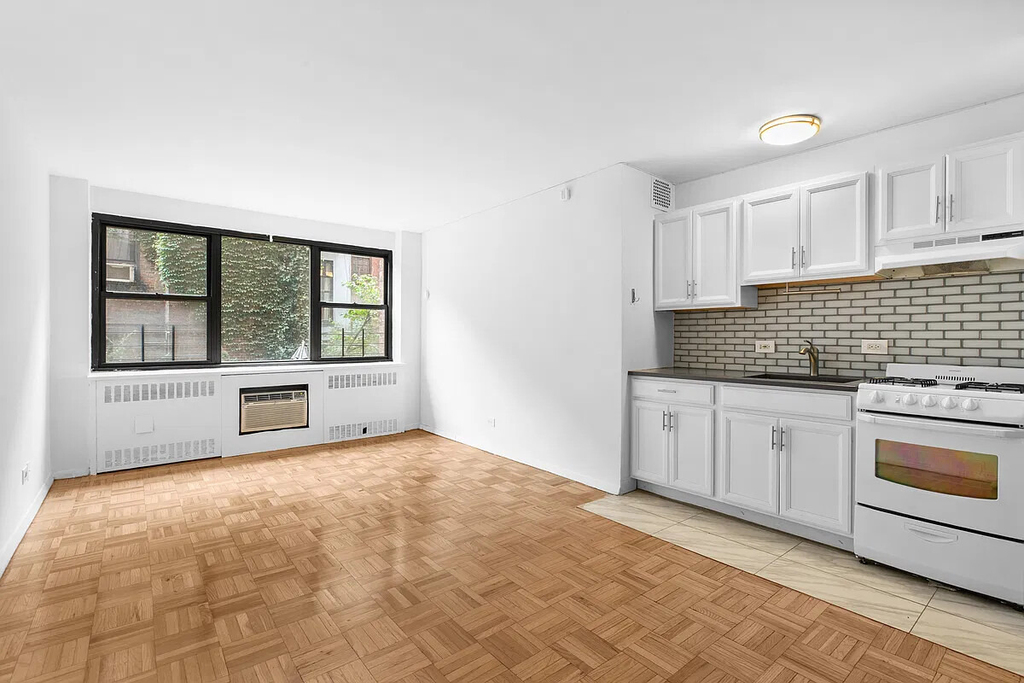 110 E 36th Street - Photo 1