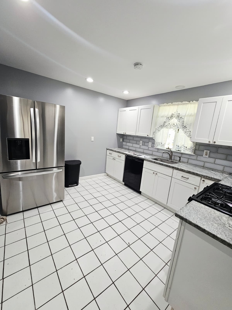  1 Bedroom Apartment for Rent | Mastic Beach, NY - Photo 9