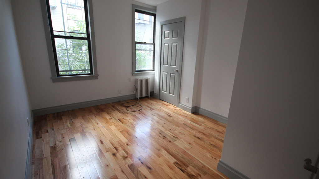 294 Harman St 11237 - Photo 4