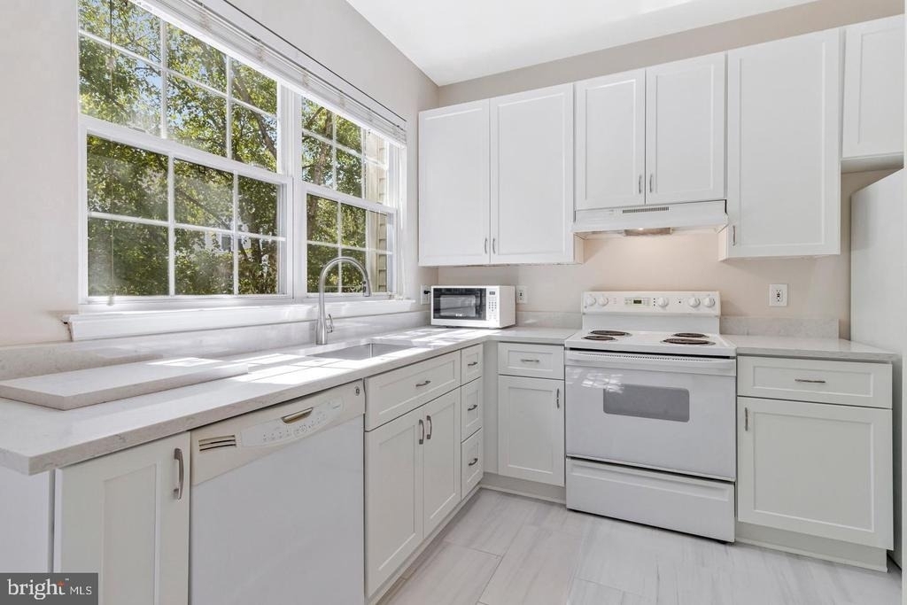 6490 Tayack Place - Photo 14