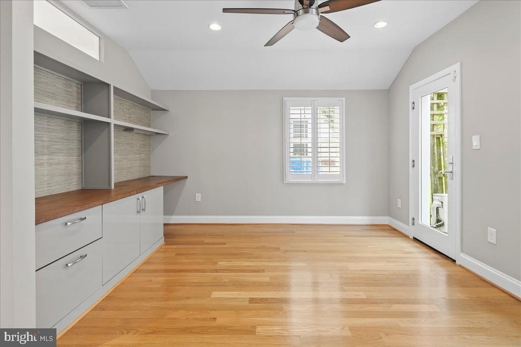 6410 Potomac Avenue - Photo 32