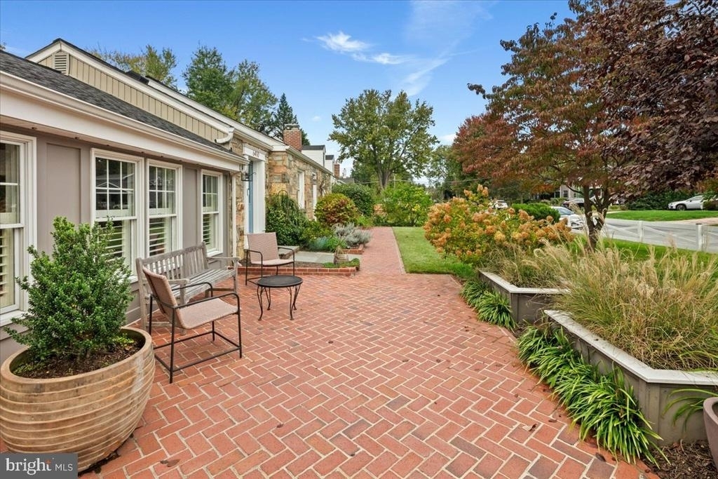 6410 Potomac Avenue - Photo 2