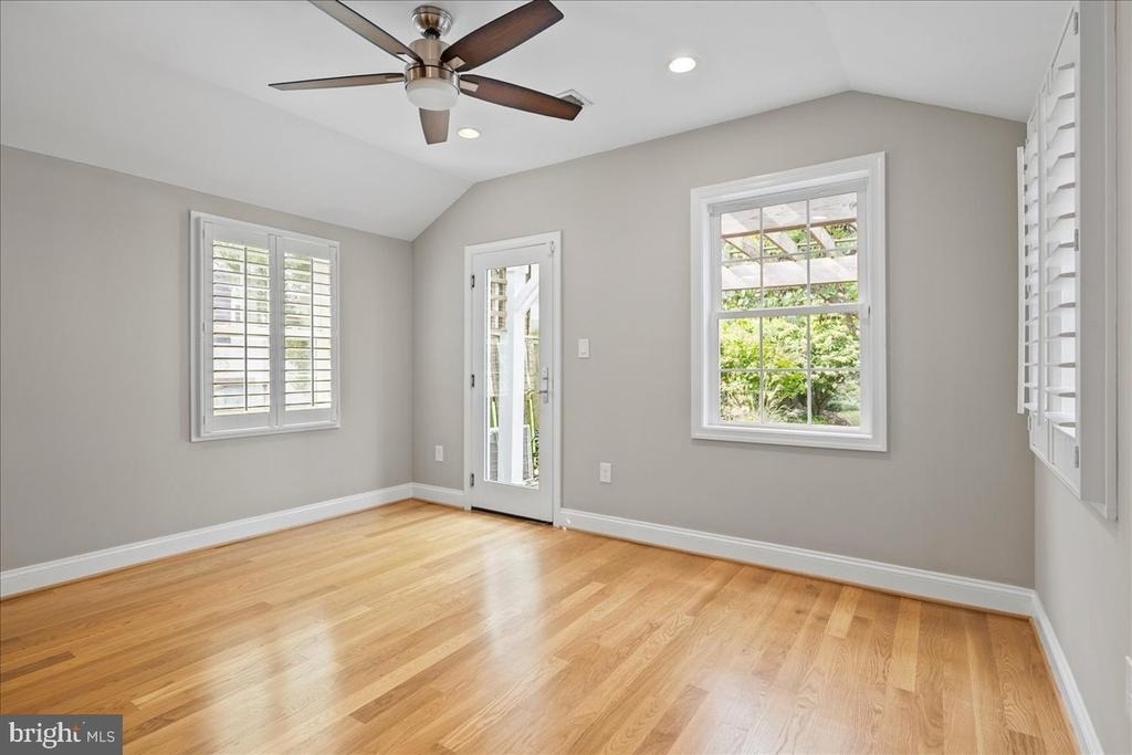6410 Potomac Avenue - Photo 31