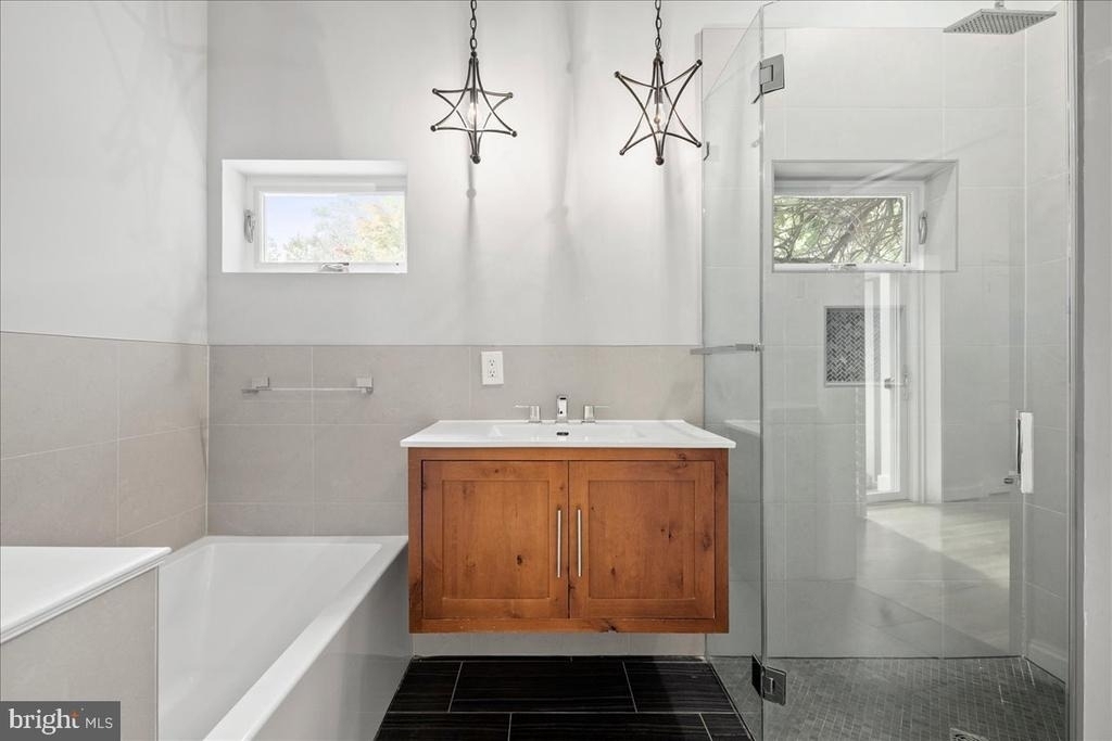 6410 Potomac Avenue - Photo 29