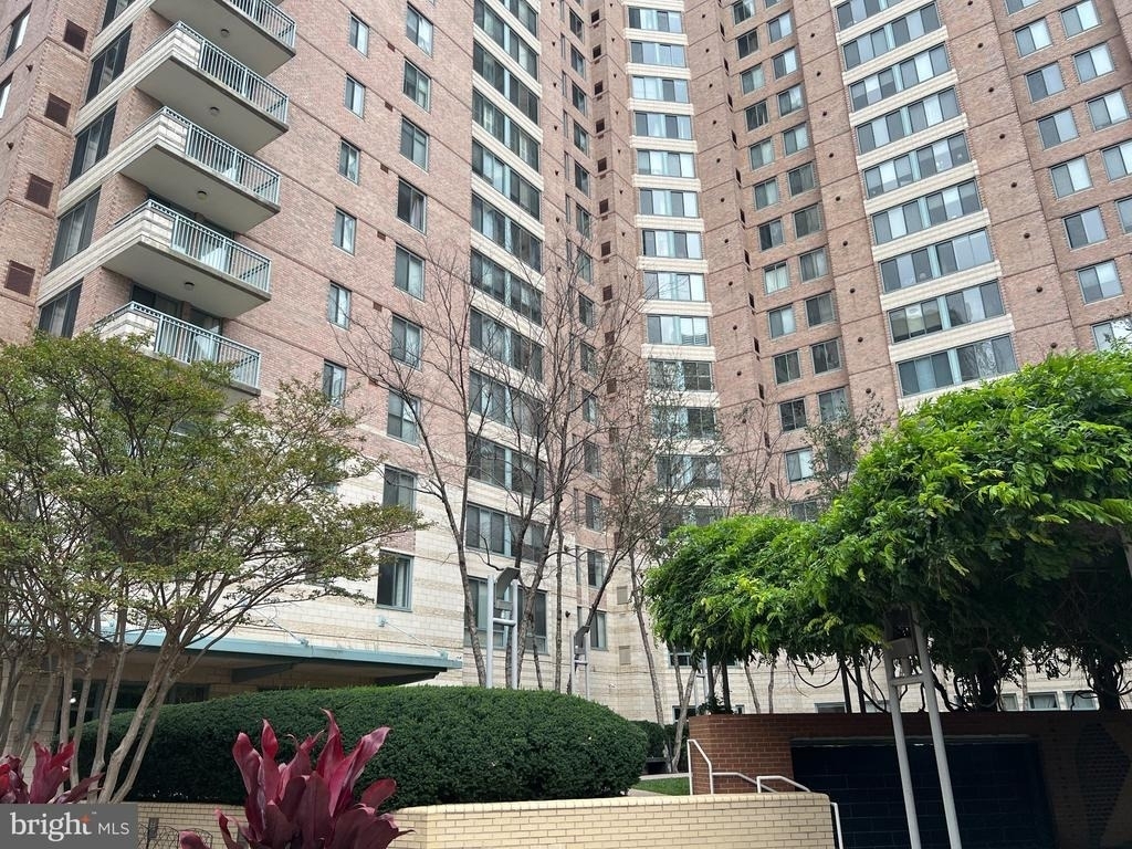 851 N Glebe Road - Photo 28