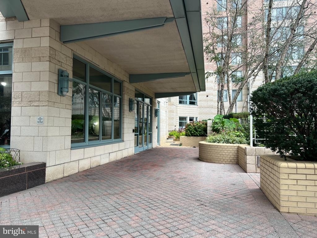 851 N Glebe Road - Photo 1