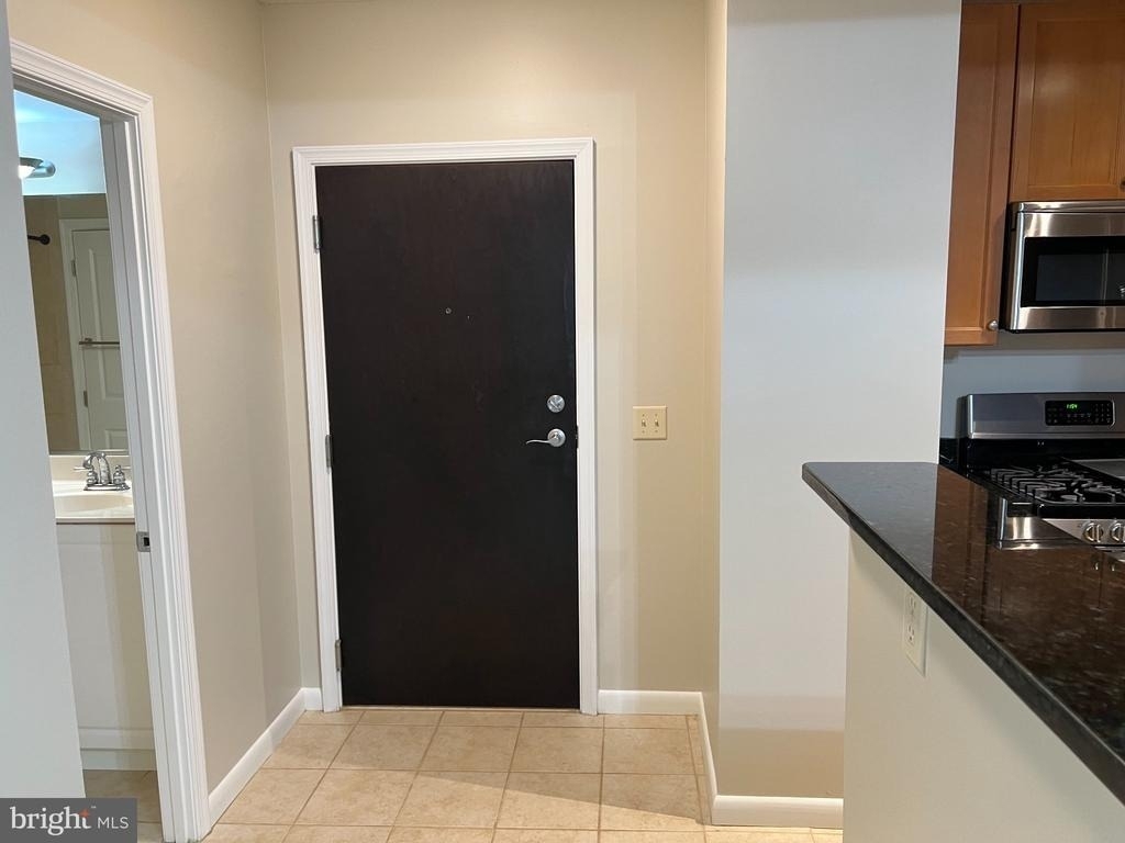 851 N Glebe Road - Photo 5