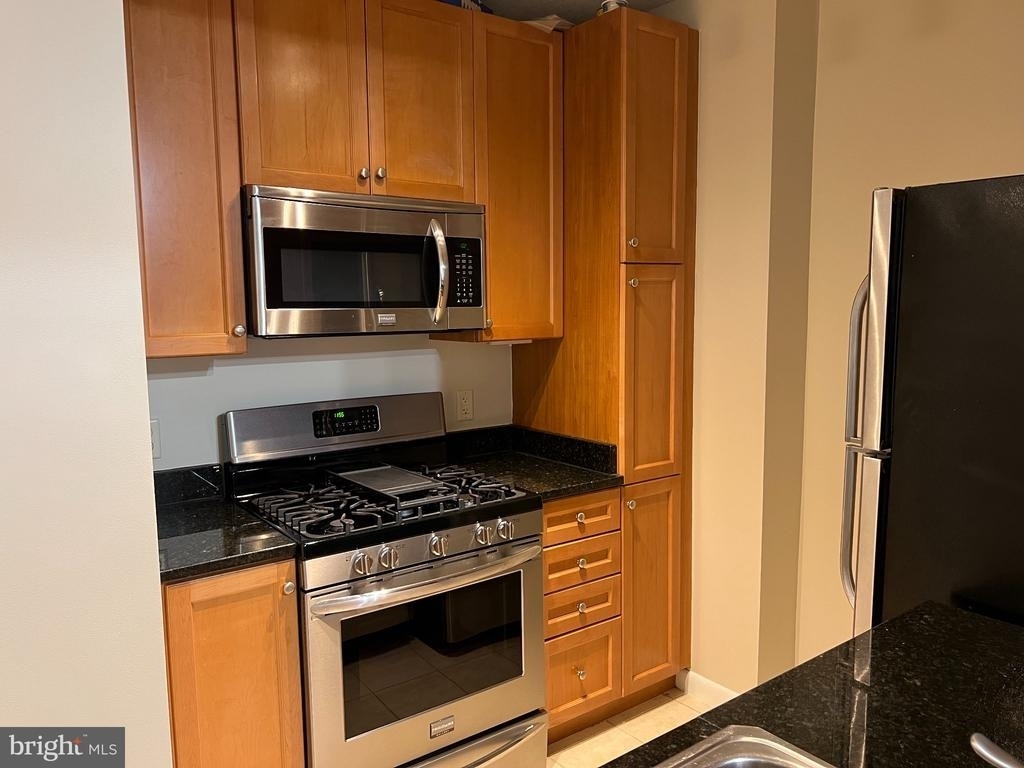 851 N Glebe Road - Photo 9